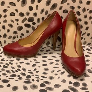 Nine West 8.5 Rocha red leather platform pumps